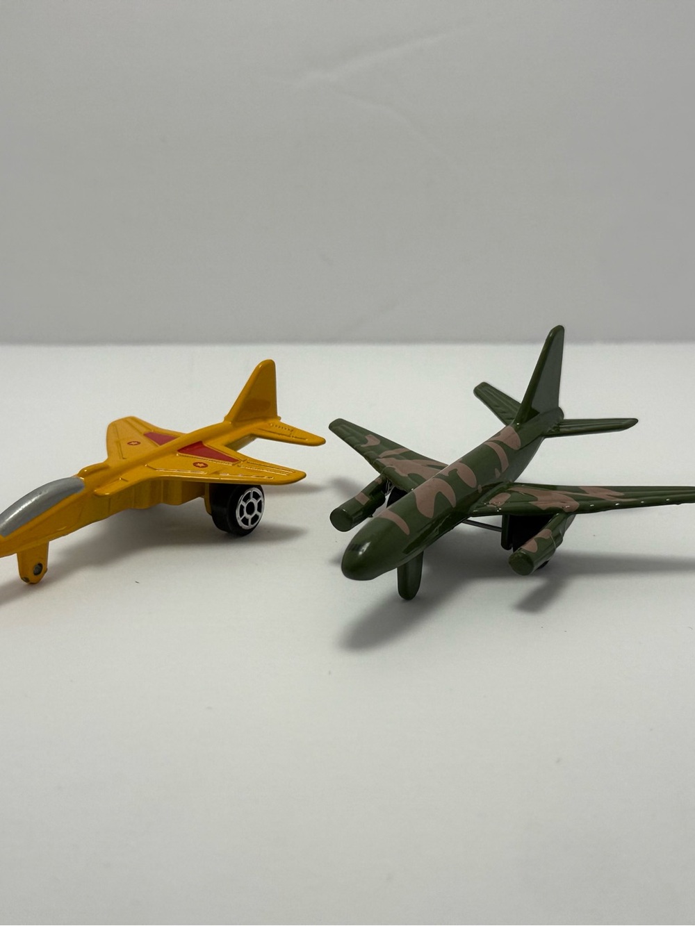 Die Cast Plane Set Of 2 Yellow And Army Green Camo Toys (TC13)